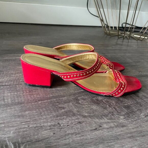 Vintage red and gold low heeled (2 inch) sandals - Picture 2 of 4